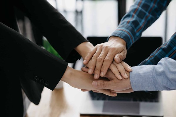 What's the Secret to Perfectly Matching Your Clutch with Your Evening Gown?